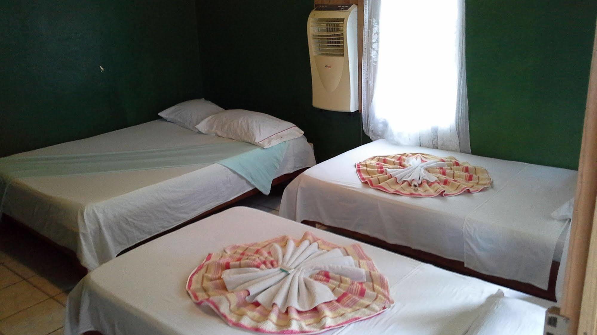 Cabinas Miss Miriam 2 토르투게로 외부 사진